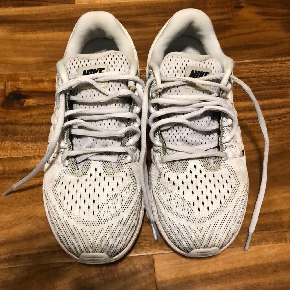 Nike Women’s Air Zoom tennis shoes